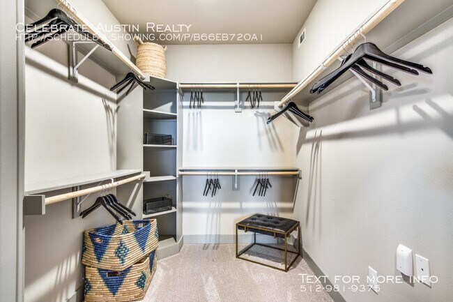 Building Photo - Aura Riverside