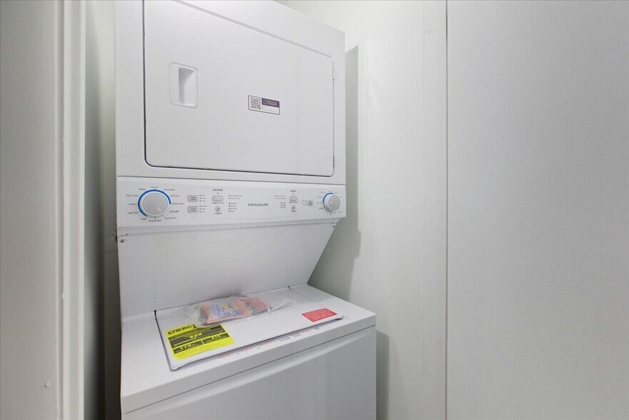 Building Photo - 7358 N Winchester Ave