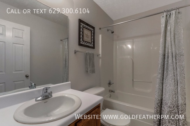 Building Photo - 1363 Benley St