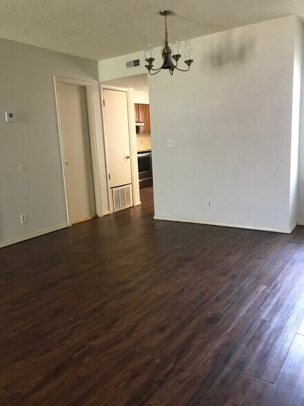 Building Photo - 1201 Sequoyah St