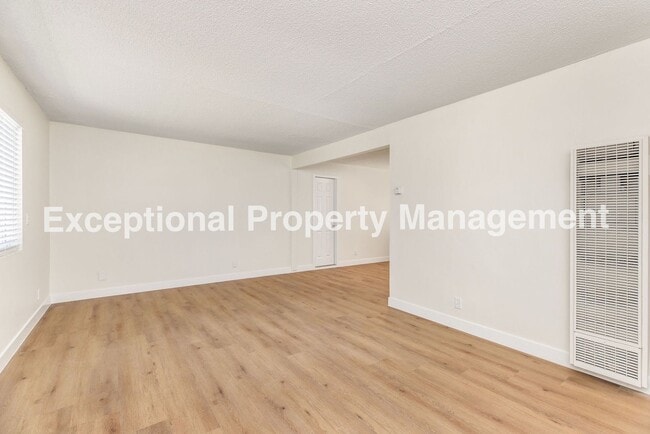 Building Photo - Ready to move in 2 bedroom 1 bath home