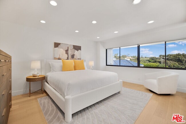 Building Photo - 30020 Morning View Dr