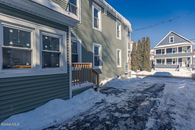 Building Photo - 65 Van Derveer St