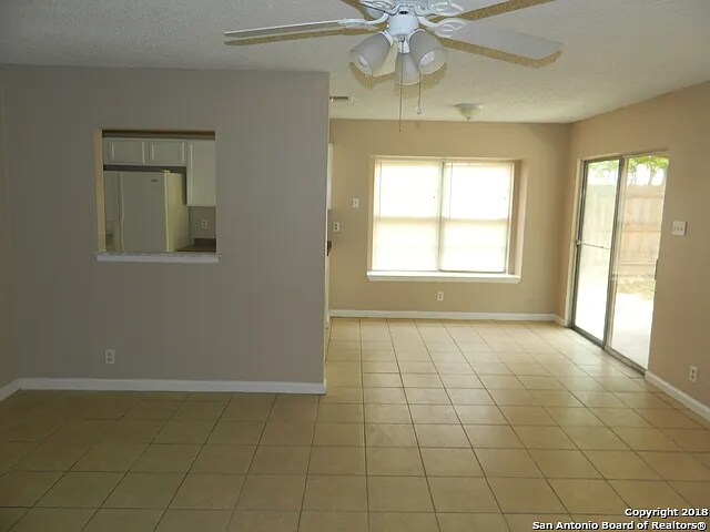 Building Photo - 1078 Honey Tree St