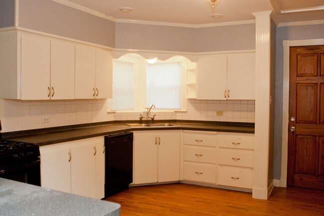 Building Photo - Charming 2-Bedroom Home with Spacious Back...