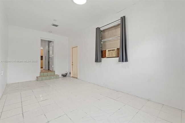 Building Photo - 2502 Funston St