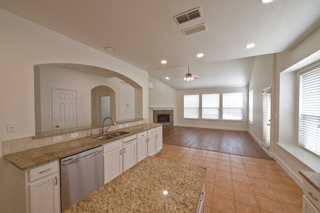 Building Photo - 3001 Claybrook Dr
