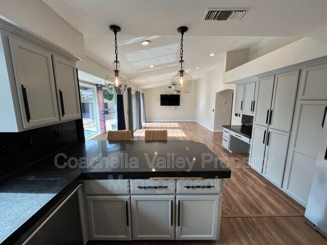 Building Photo - 69731 Willow Ln