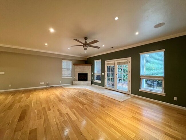 Building Photo - TENTATIVELY RENTED Custom Features, 3 Bedroom, 2 Bathroom, Napa Home