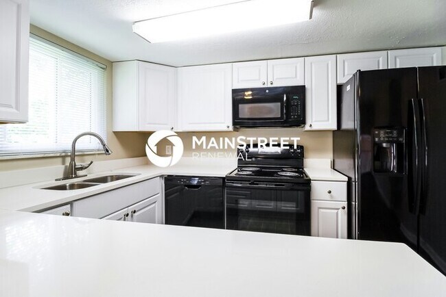 Building Photo - 3 Bedroom Pet-Friendly Home in Columbus, OH with Main Street Renewal
