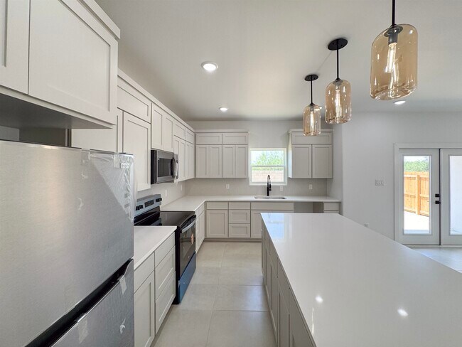 Building Photo - 530 Silvana Dr