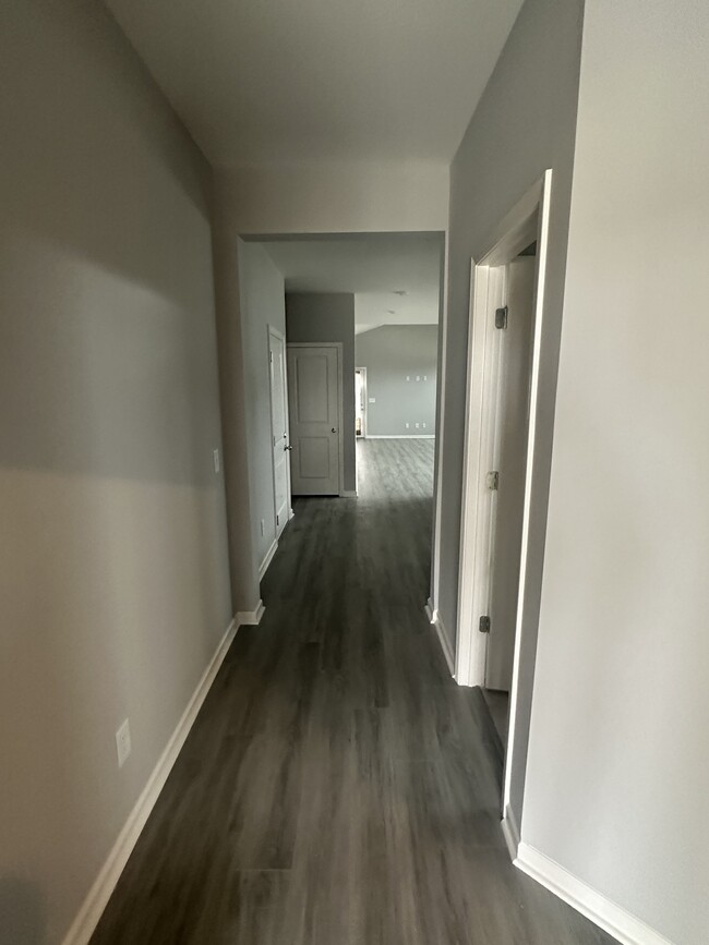 Building Photo - 5806 Bear Trl