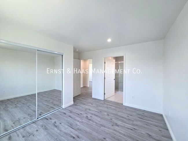 Building Photo - 1320 Lewis Ave