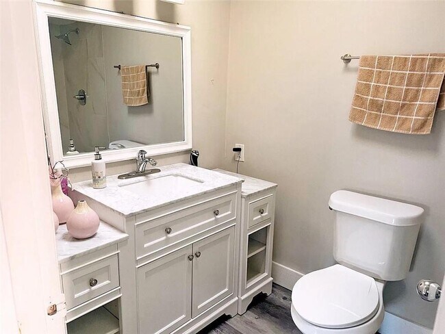 Building Photo - 346 Carpenter Dr NE