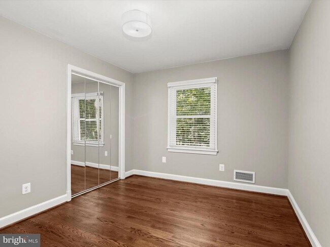 Building Photo - 12516 Two Farm Dr