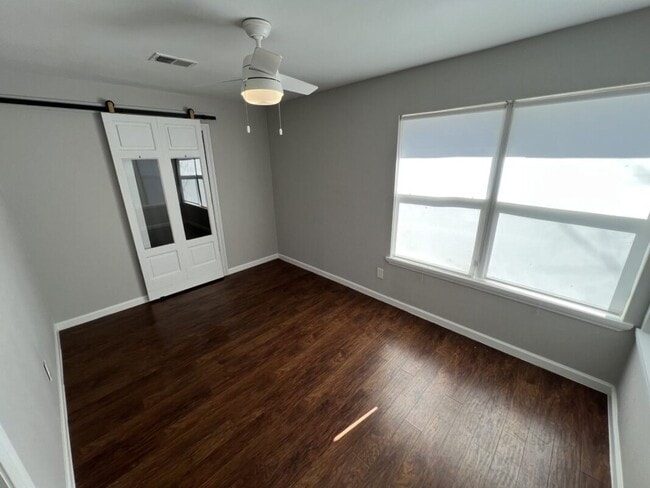 Building Photo - Beautifully Updated 3 Bedroom / 2 Bathroom Home – Available Now!