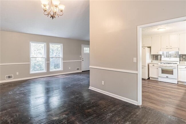 Building Photo - 495 Ansley Dr