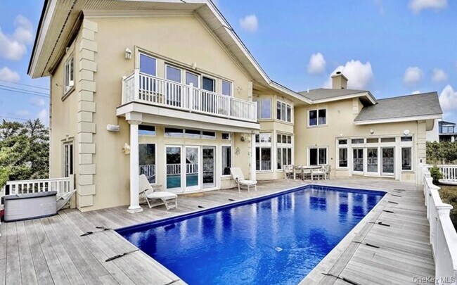 Building Photo - 605 Dune Rd