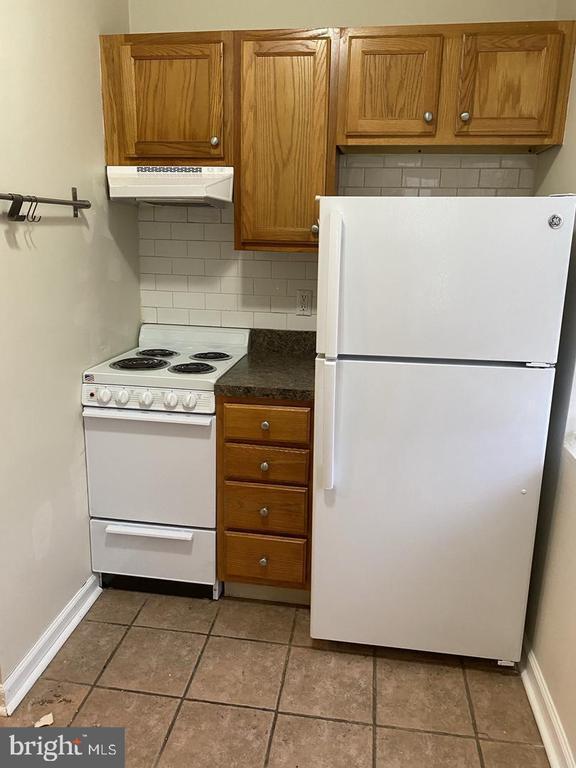 Building Photo - 460 Moyer St