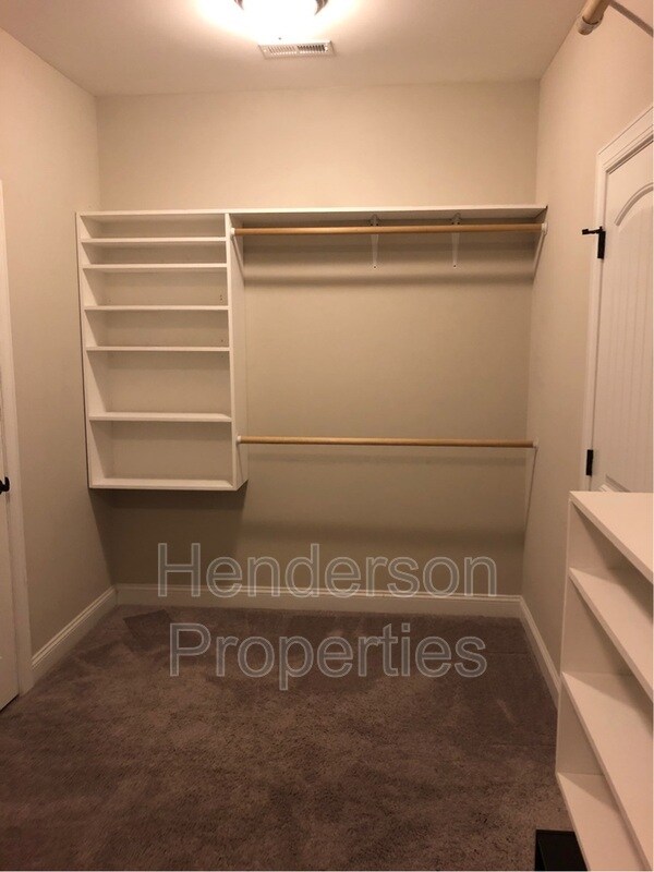 Building Photo - 10728 Vanguard Pkwy