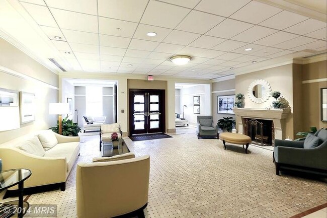 Building Photo - Upscale Living in Downtown DC! Pool, Gym, ...