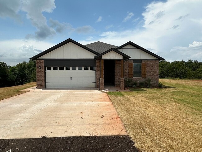 Building Photo - Open Floor Plan 4 Bed 2 Bath Home in Newalla on 1.31 Acre Lot!