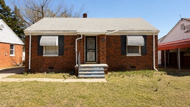 Building Photo - 2-Bed, 1- Bath Brick Home For Rent
