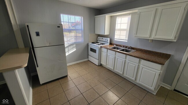 Building Photo - 6149 Commodore Dr