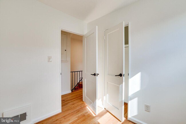 Building Photo - 5513 Chillum Pl NE