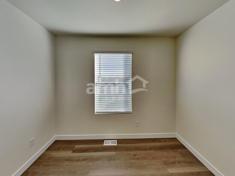 Building Photo - 4672 W Ore Strm Rd