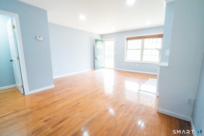 Building Photo - 39 Coram Rd