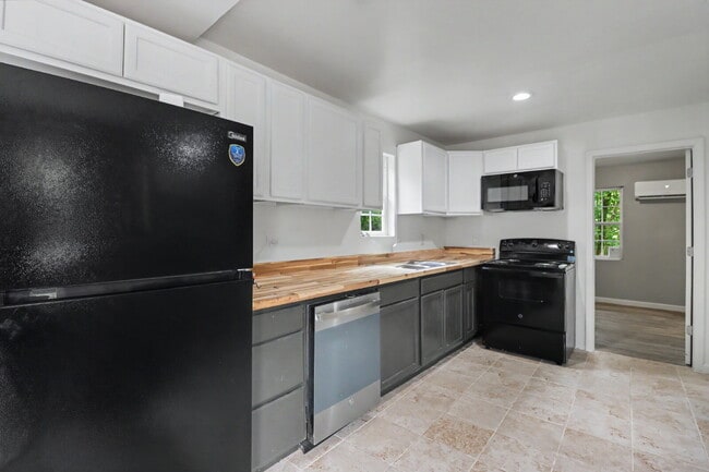 Building Photo - 1 bedroom for rent!