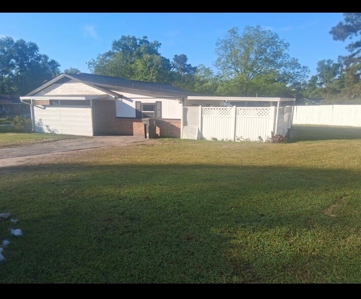 Building Photo - 2902 Larkspur Dr