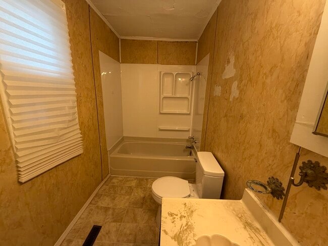 Building Photo - 607 Hazel-