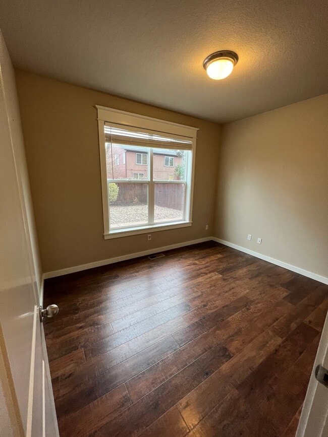 Building Photo - 3-Bedroom 3-Bathroom house across from Candlelight Park