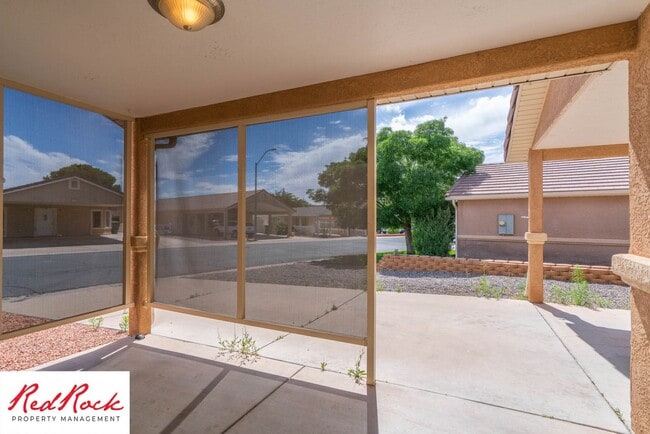 Building Photo - 2 Bedroom and 2 Bathroom Home near Quail C...