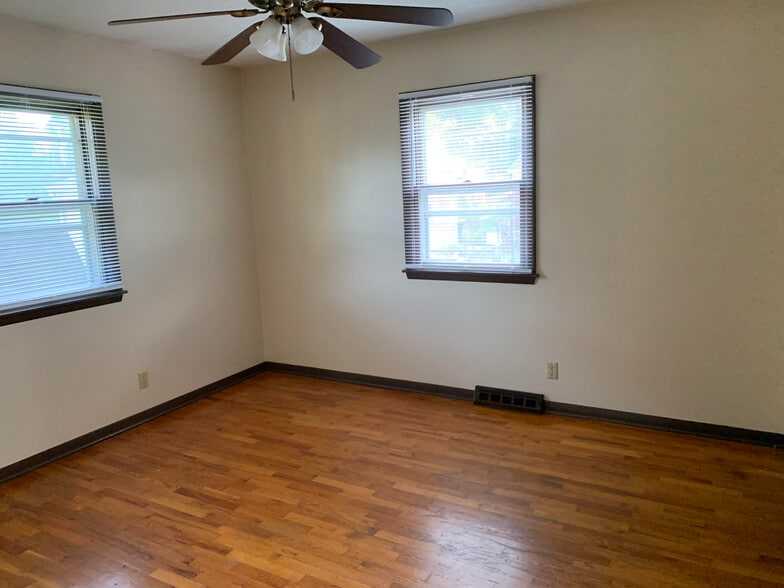 Building Photo - 3025 Elaine Dr NW