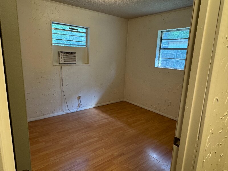 Building Photo - 10021 Northview Dr