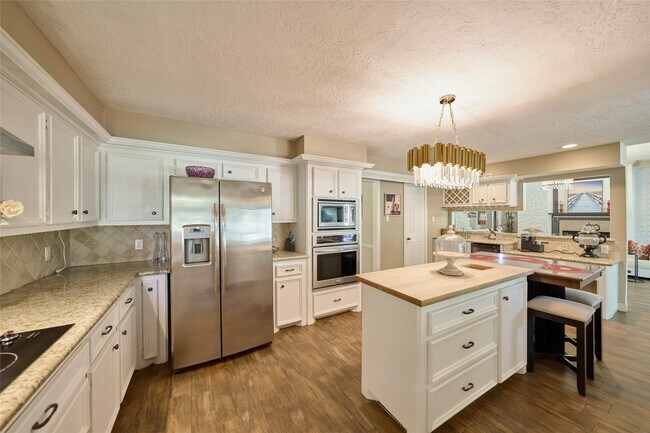 Building Photo - 121 April Waters Dr N