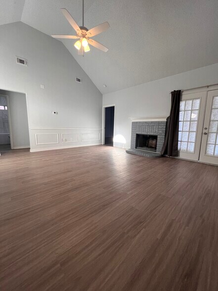 Building Photo - 808 Xavier Dr