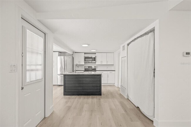 Building Photo - 2856 W Rainbow Cir