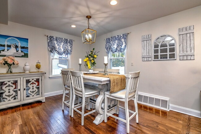 Building Photo - 40 Hazelwood Ave