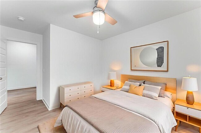 Building Photo - 114 S Maroon Ave