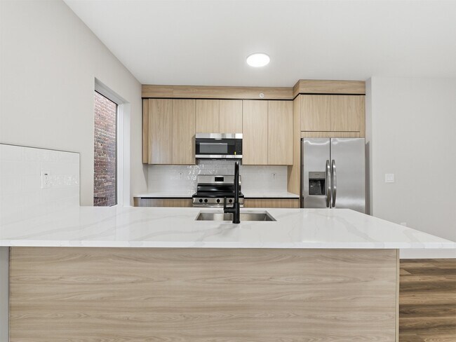 Building Photo - 304 61st St