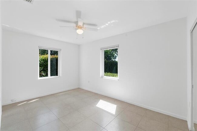 Building Photo - 931 SW 21st Ct