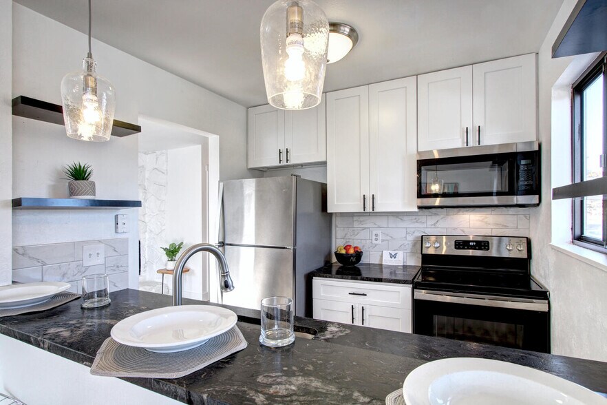 Building Photo - 6911 W 87th Way