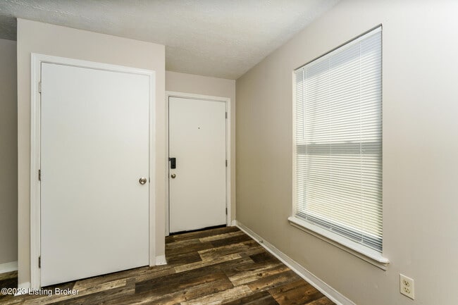 Building Photo - 2913 Dumesnil St