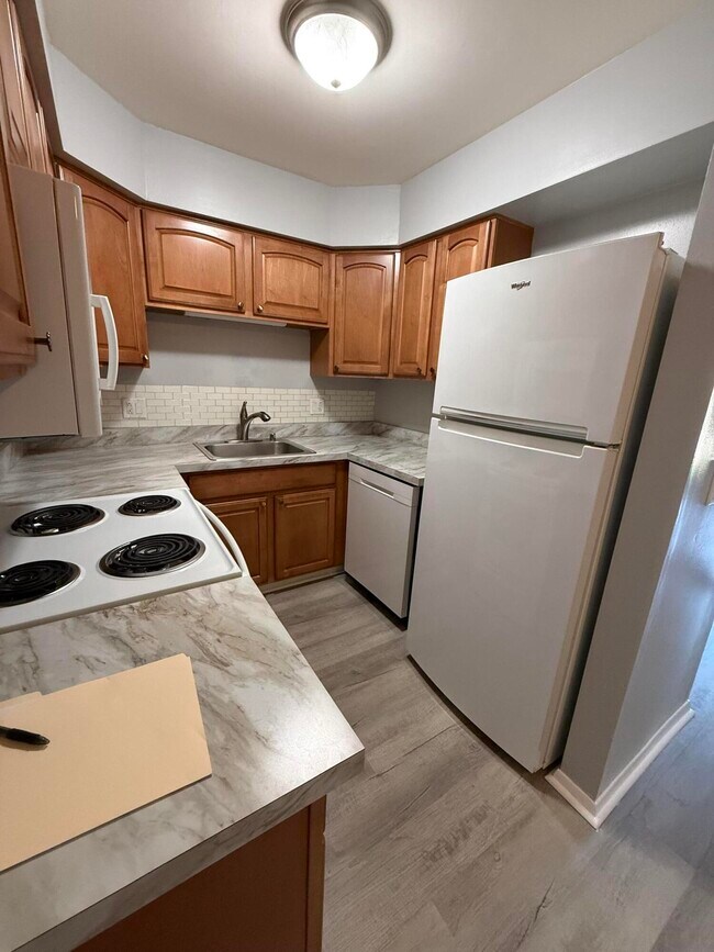 Building Photo - 7708 Manor Cir