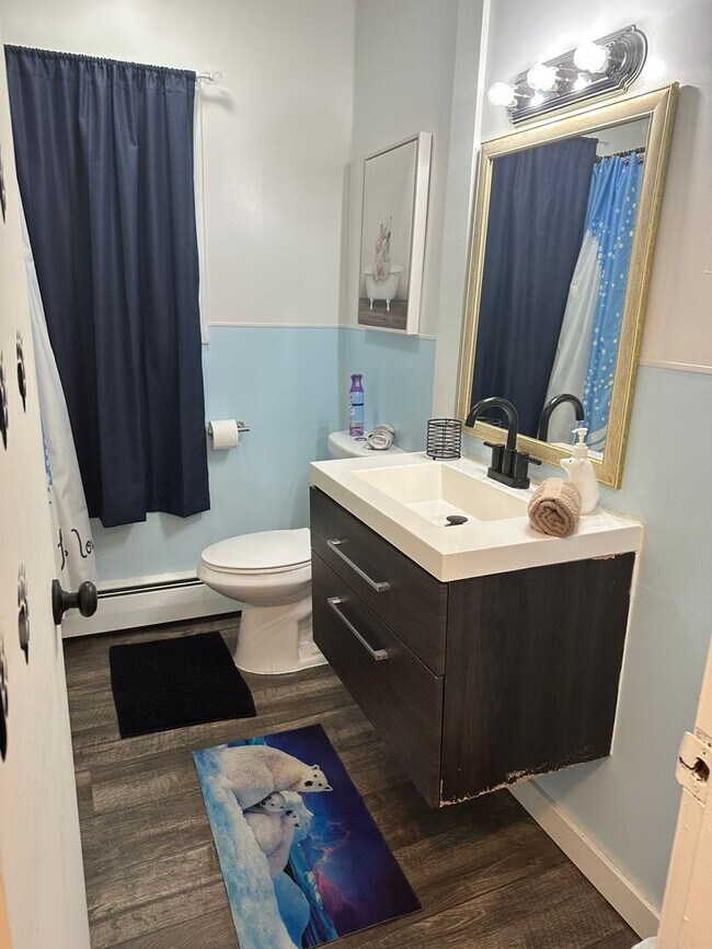 Building Photo - 521 N St