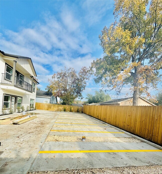 Building Photo - 5420 Elysian St